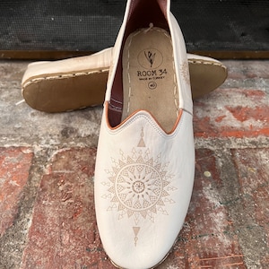 Iris White Round Yemeni Shoes