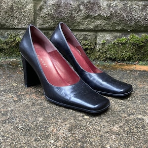 size 6.5/7 - 1990s square toed heels by NINE WEST