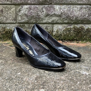 size 6.5 A - 60s/70s patent pumps by LIFE STRIDE - made in USA