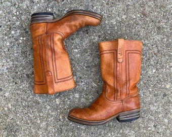 size 8.5/9 - 1970s square toed boots