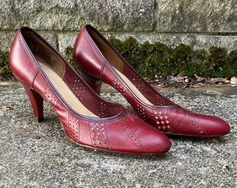 maat 7 AA - cordovan pumps uit de jaren 50 met uitgesneden patroon van DE LISO