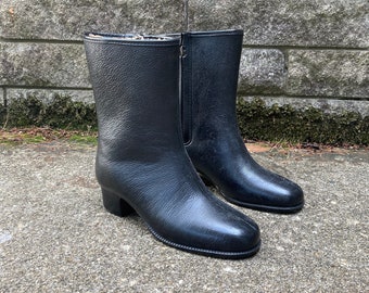 size 6 W - 1970s rain booties