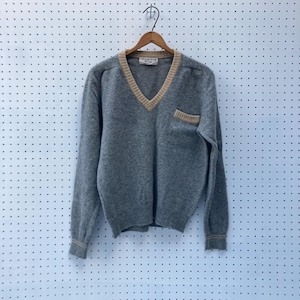size M - 1960s v neck pullover sweater by ALEXANDER JULIAN for PRINGLE, made in Scotland