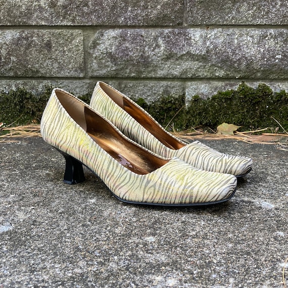 size 7.5 M - 1990s holographic square toed pumps … - image 1