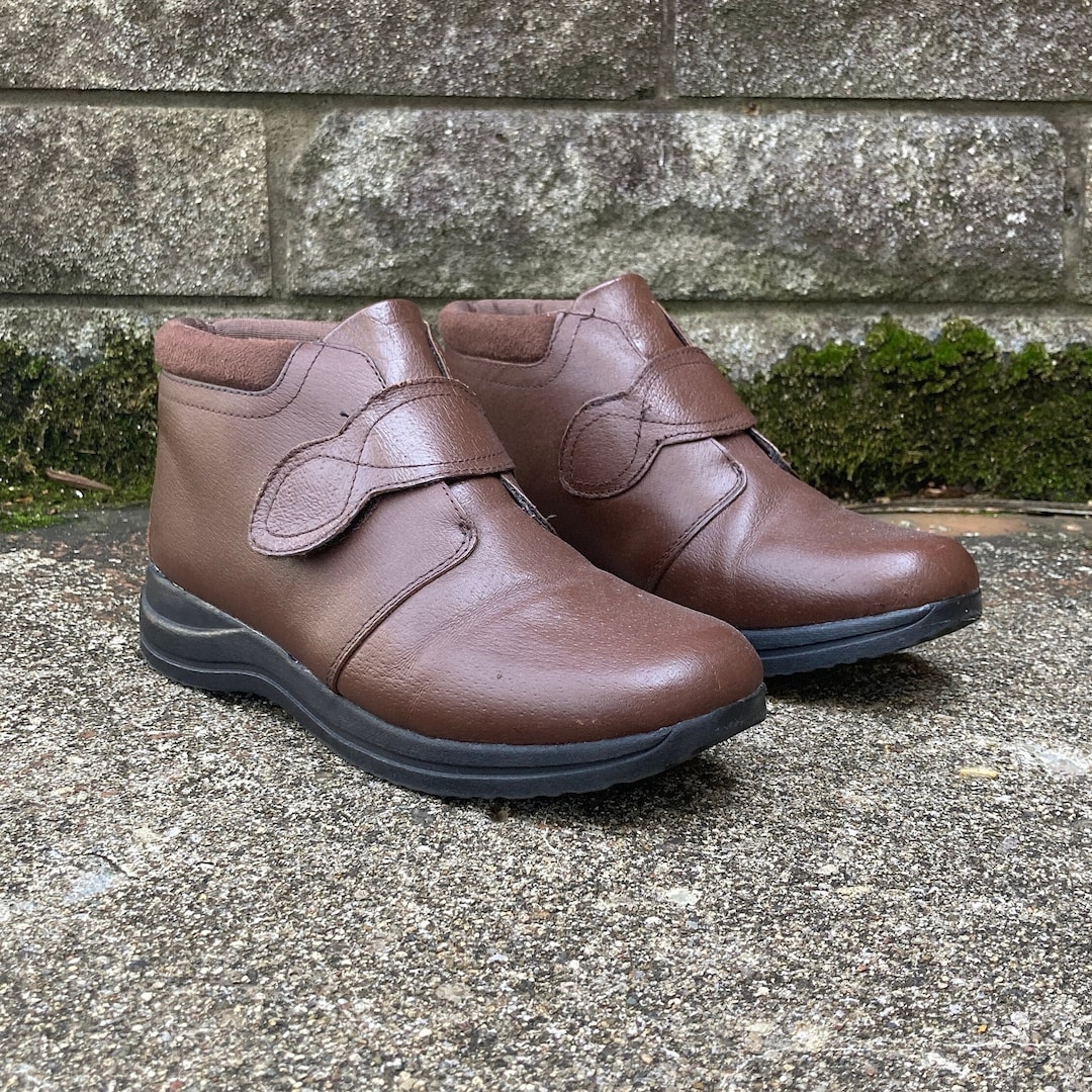 Size W 1990s Velcro Ankle Boot by DR SCHOLL'S