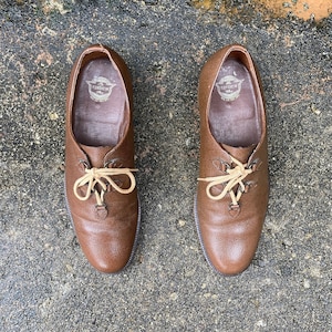 size 9 D - 60s/70s men&#39;s gum sole oxfords by FLORSHEIM