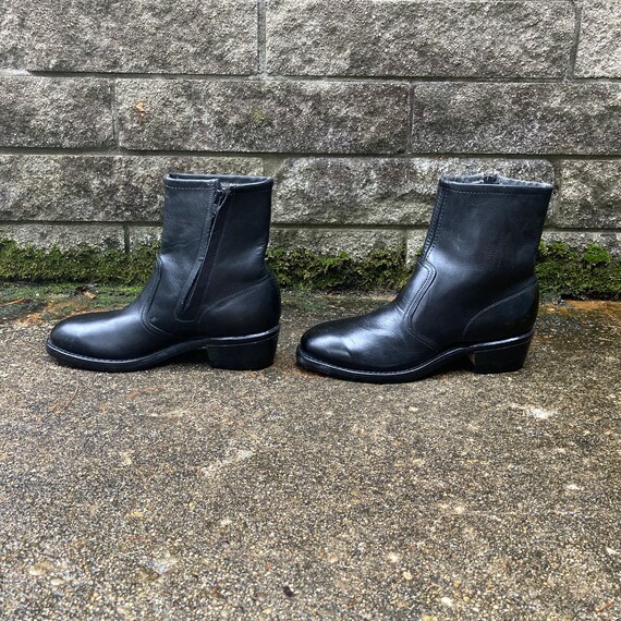 size 7 B - 1960s zip up ankle boots - image 4