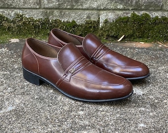 size 9.5 D - 1970s brown loafers