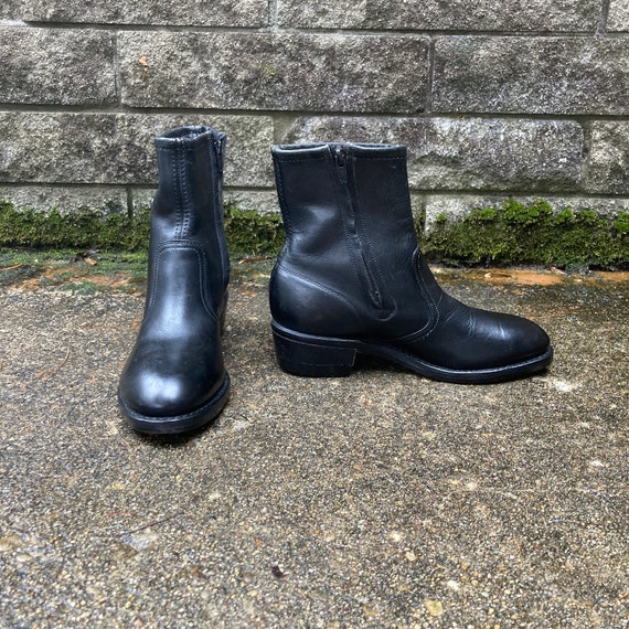 size 7 B - 1960s zip up ankle boots - image 2