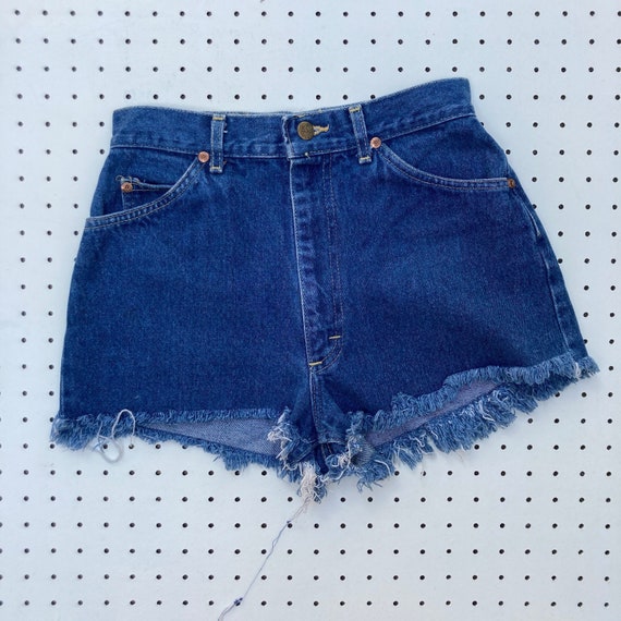 size 11 - 70s/80s high waisted cut offs by LEE - image 1