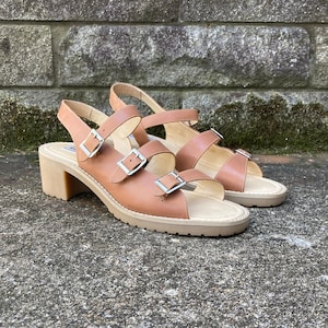 size 10 M - 1990s chunky strappy sandals by Kenneth Cole REACTION
