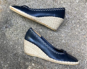 Alpargatas de cuña azul marino de los años 70, talla 7,5 AA, de ANDRE ASSOUS, fabricadas en Italia