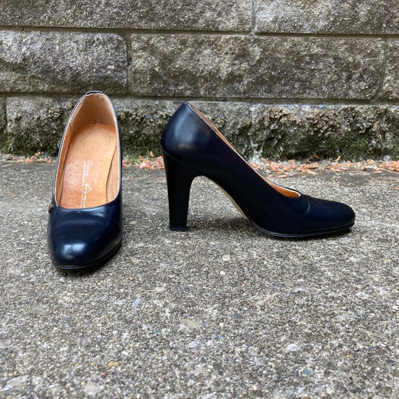Buy Size M 70s/80s Black Pumps With Stacked Heels by ETIENNE