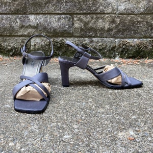 size 10 M - 1990s charcoal satin strappy sandals by SAM & LIBBY