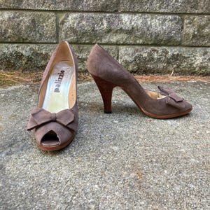 size 8.5 N - 70s/80s brown suede peep toe pin up heels by PALIZZIO, made in SPAIN