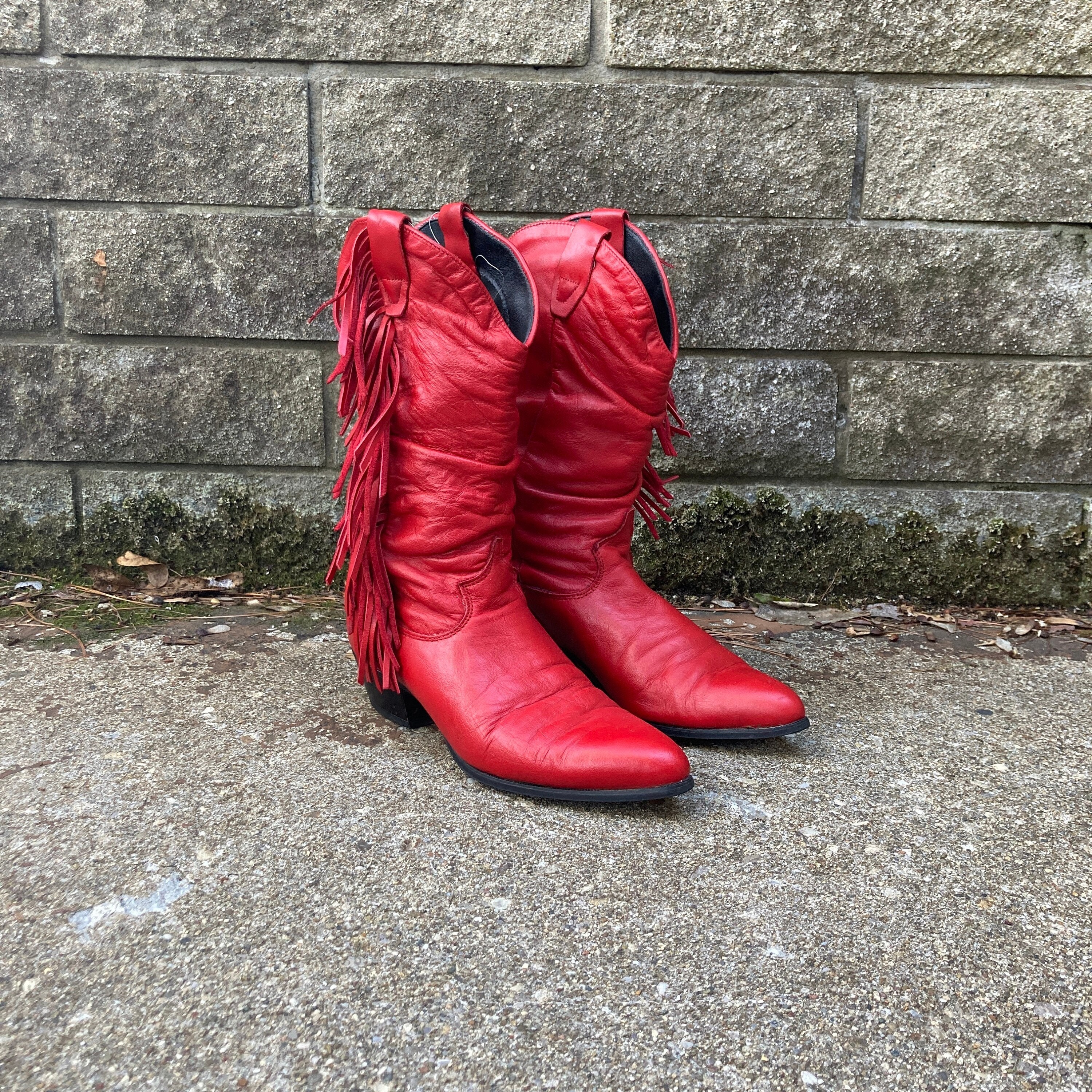 Red fringe cowboy best sale boots