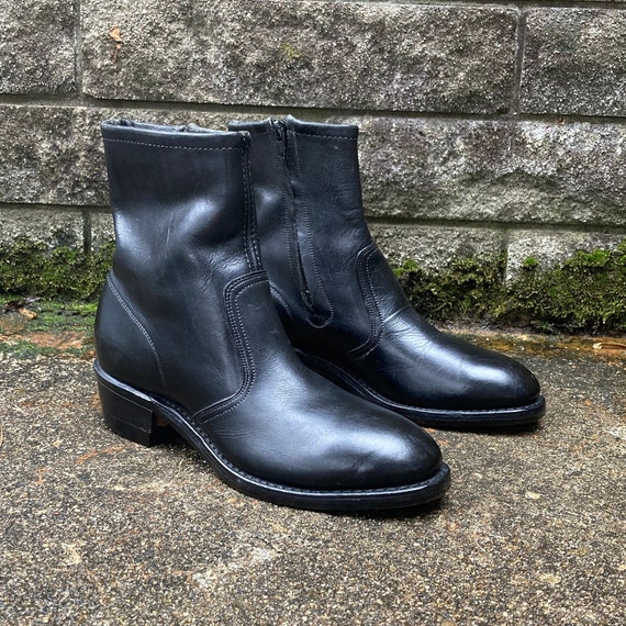 size 7 B - 1960s zip up ankle boots - image 1