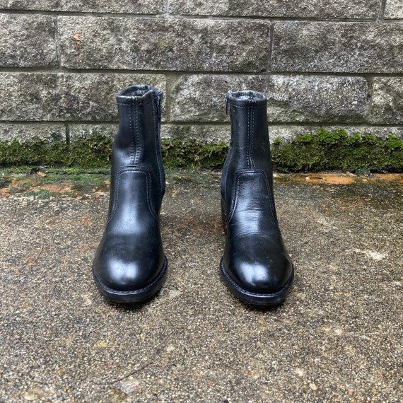 size 7 B - 1960s zip up ankle boots - image 3