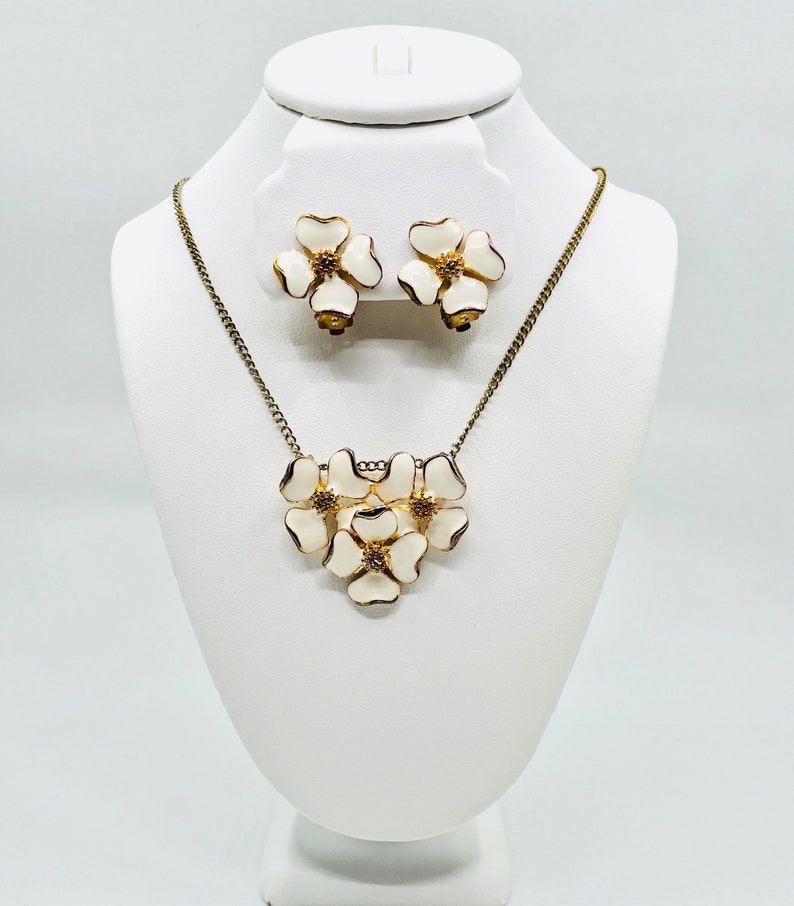 Vintage White Flower Necklace and Earring Set
