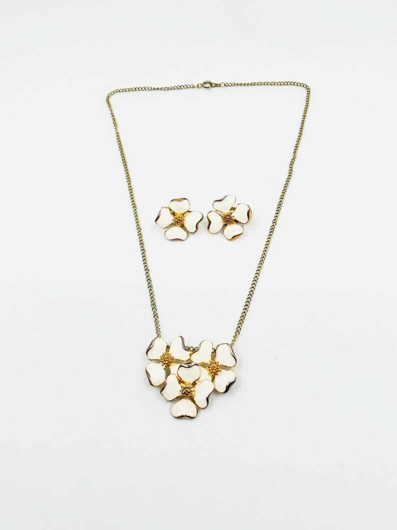 Vintage White Flower Necklace and Earring Set