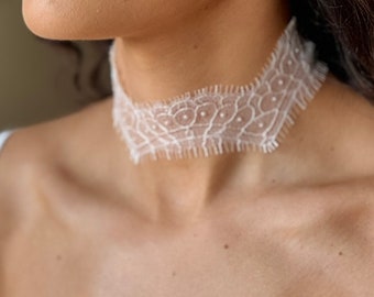 Brides lace choker