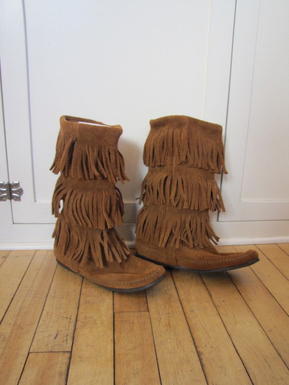 VTG Minnetonka 3 Tier Fringe Moccasin Boots, Minne