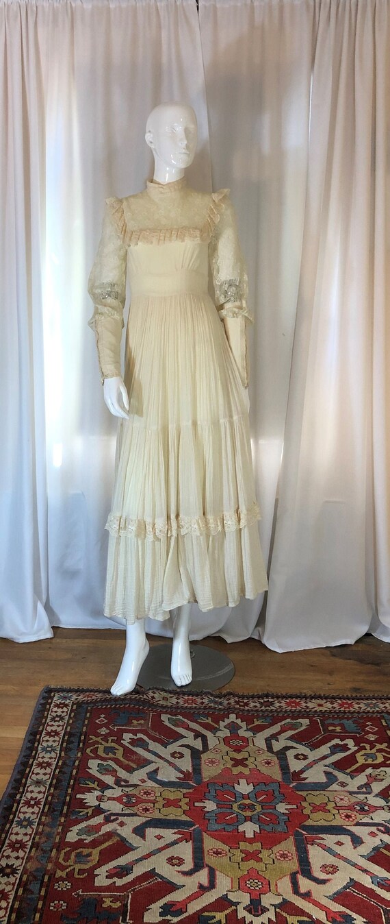1974 Victorian Style Cream Gauze Choker Collar Gun