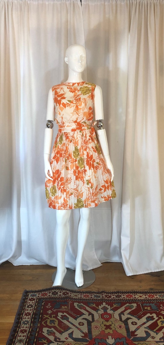 1960's Two Piece Orange Floral Cropped Top and Ski