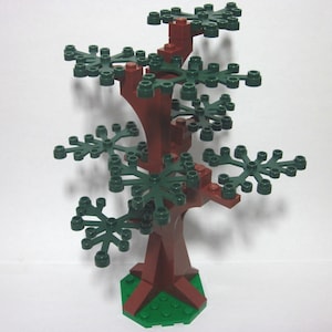 Custom forest tree with 8 dark green leaves for LEGO