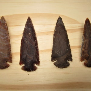 arrow heads, stone arrow heads, traditional arrow heads, hand knapped arrow heads, large arrow heads, spear points, stone points image 1