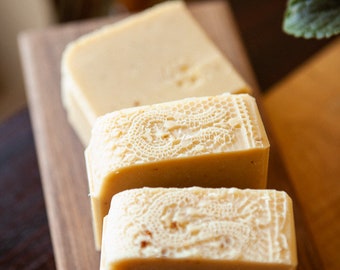 Big Dog Soap Shampoo.  with Coconut Oil and Olive Oil.  Apple Cider Vinegar Oat Milk Soap.  Dog with Sensitive Skin.