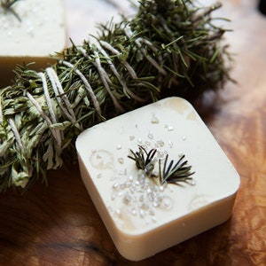 Rosemary Honey Beer Shampoo Bar.  Coconut Oil Soap.  For healthy scalp, thin hair. Stimulates hair growth. Oily hair cleansing beer soap.