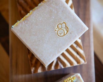 Houttuynia Double Milk Shampoo Bar with Konjac and Raw Honey.