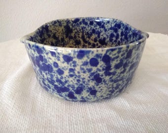 Bennington pottery blue spongeware double spouted bowl #1641, holds 2 cups