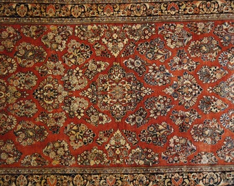 Antique rug with traditional Persian Sarouk design | 4.1 x 6.3 ft | Excellent hand knotted rug | Antique rug with natural dyes 125 x 193 cm