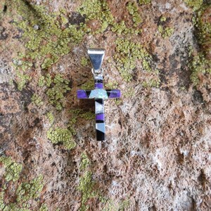 Petite Petite Croix Pendentif Violet Sugilite Noir Onyx Multi Gemstone & Opal Sterling Silver Fabriqué à la main Livraison gratuite Sac cadeau gratuit NOUVEAU Z74