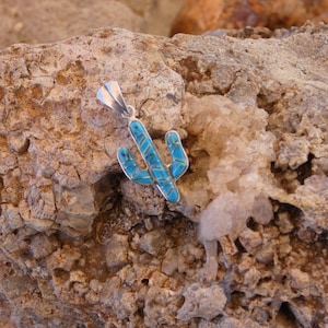 Ciondolo piccolo in argento sterling 925 con cactus Saguaro, turchese blu e opale, stile sud-occidentale, realizzato a mano negli Stati Uniti, spedizione gratuita.