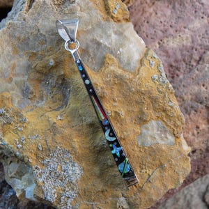 Colgante de barra con microincrustaciones de piedras preciosas múltiples, hecho a mano en plata de ley 925, con diseño de galaxia y cielo nocturno, muy detallado, envío gratis, bolsa de regalo, nuevo AO74