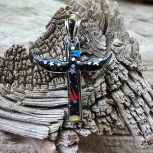 Vibrante Galaxy Design Totem Pole Night Sky Shooting Star Micro Inlayed Multi Gemstone Colgante Vibrante Hecho a Mano 925 Sterling Silver W41