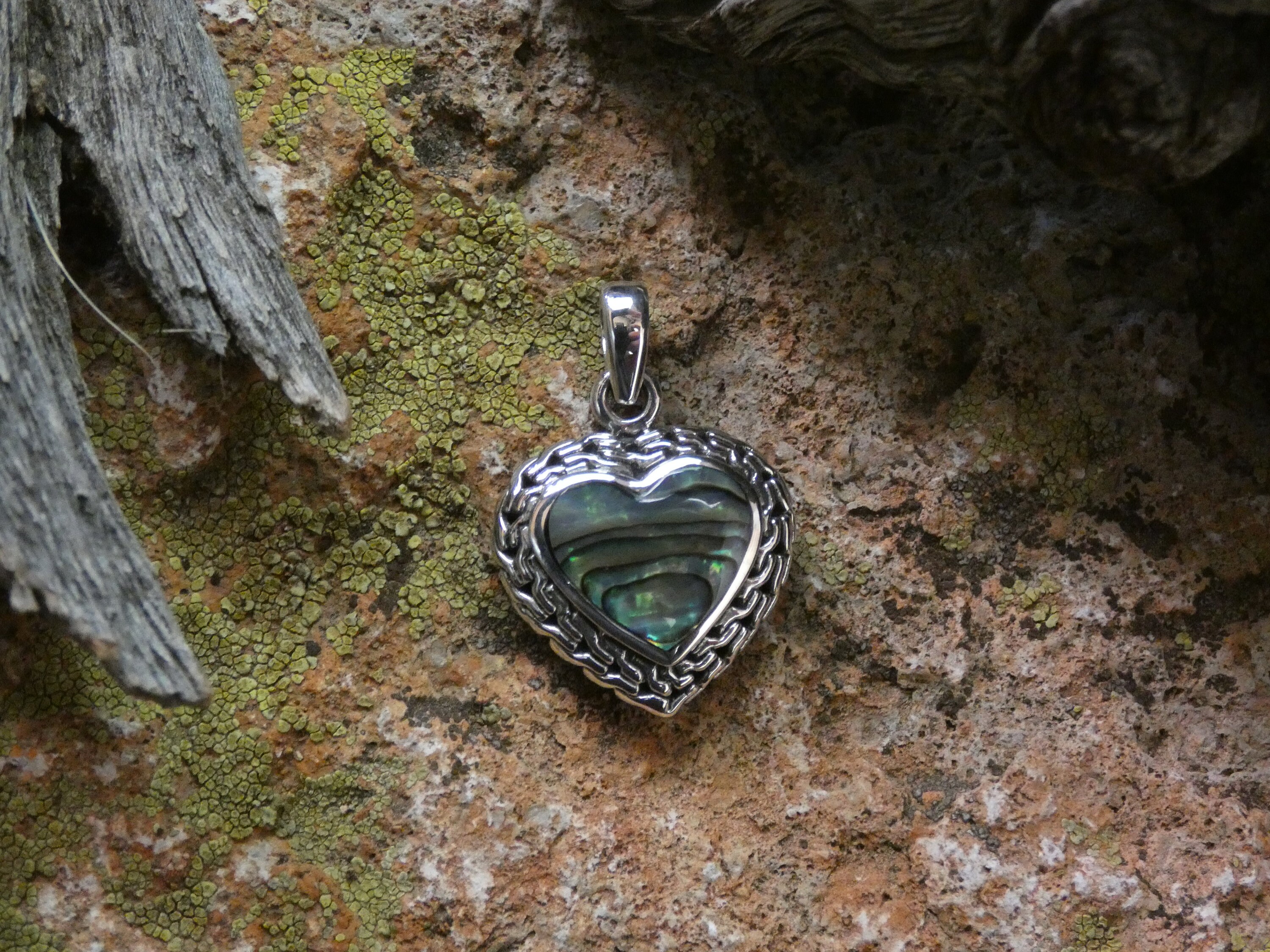 【あかね】LOUVINI PETIT CUORE　RAINBOW Natural Rainbow Albalone Heart (love) Pendant Sterling