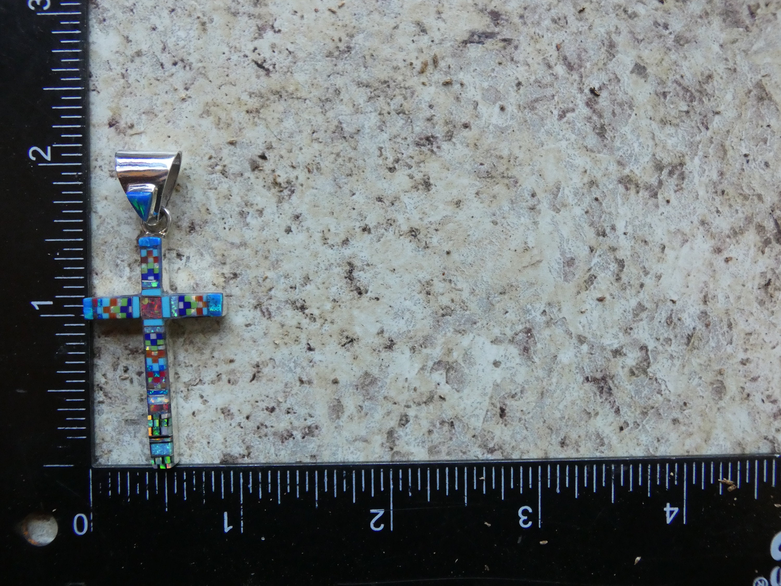 オンリリ　Onlili グレーの文字入り陶器 レア Very Detailed Micro Inlay Rainbow Mosaic Cross Pendant