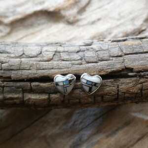 Buffle turquoise noir et blanc mignon petit coeur artisanal en argent sterling 925 pierres précieuses opale boucles d'oreilles sur tige livraison gratuite boîte-cadeau AF38