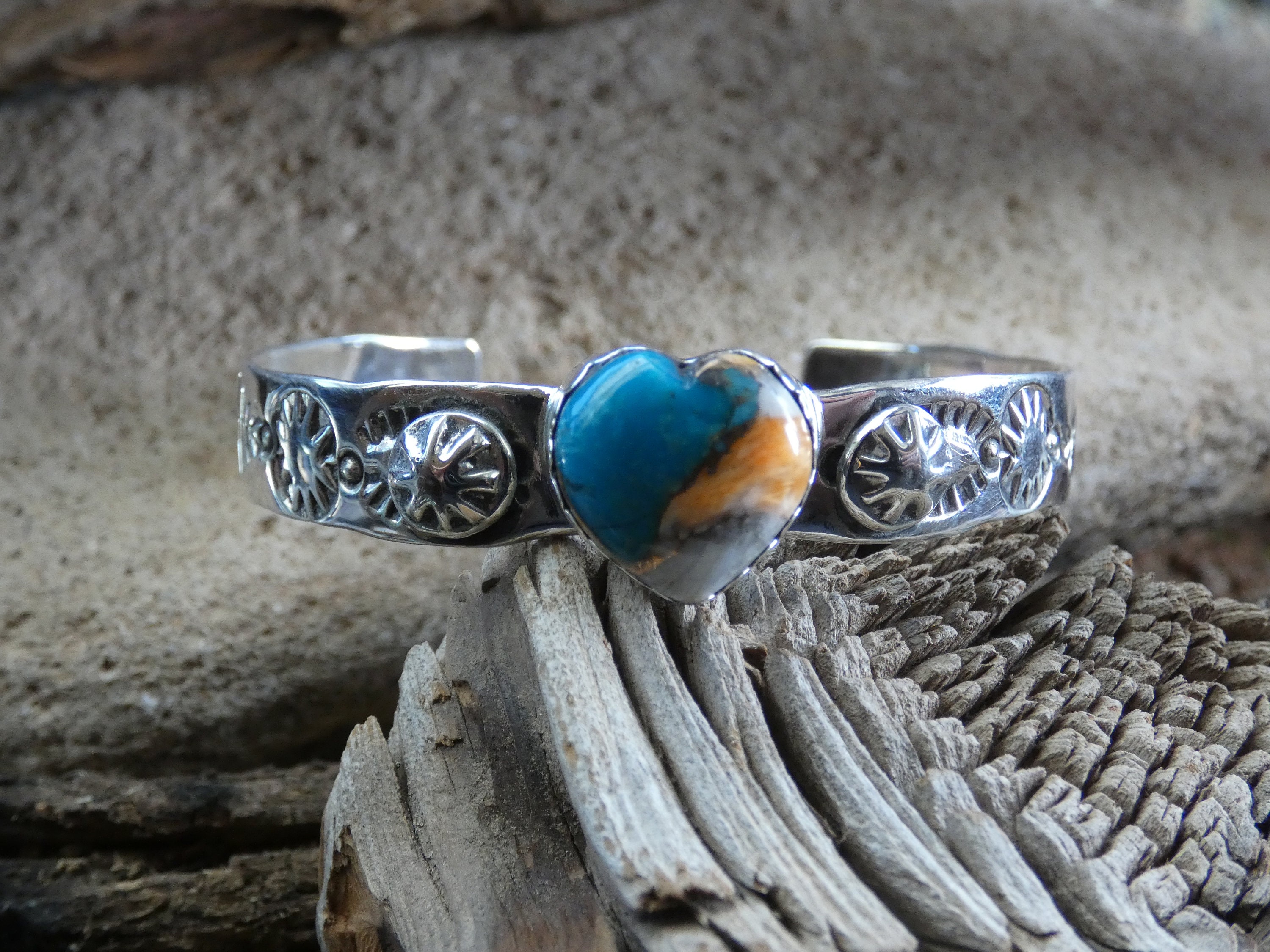 Navajo Indian Jewelry GF刻印　Bracelet Beautiful Heart Multi Gemstone Navajo Hand Stamped Handcrafted