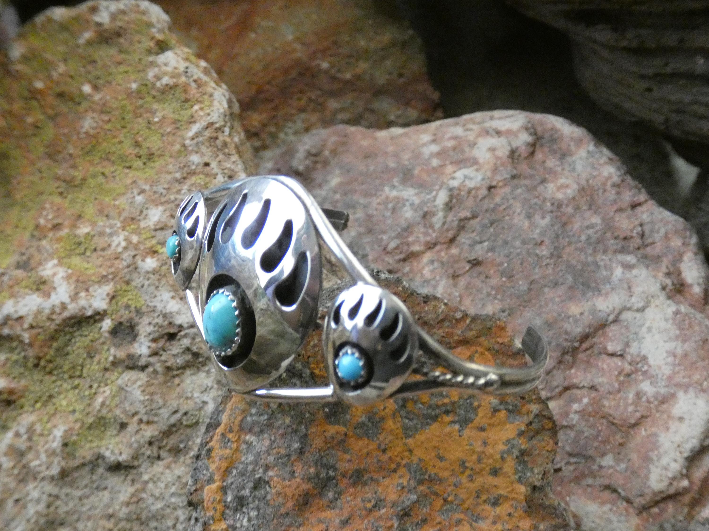 Bracelet Style Navajo En Plaqué Argent Avec Mosaïque Turquoise Et Patte D'ours - Occasion