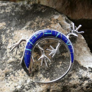 Stylish Silver Gecko Brooch with Blue Accents BROOCH/PIN Pale Blue Rhinestones & Silvertone Gecko Reptile  main image 2