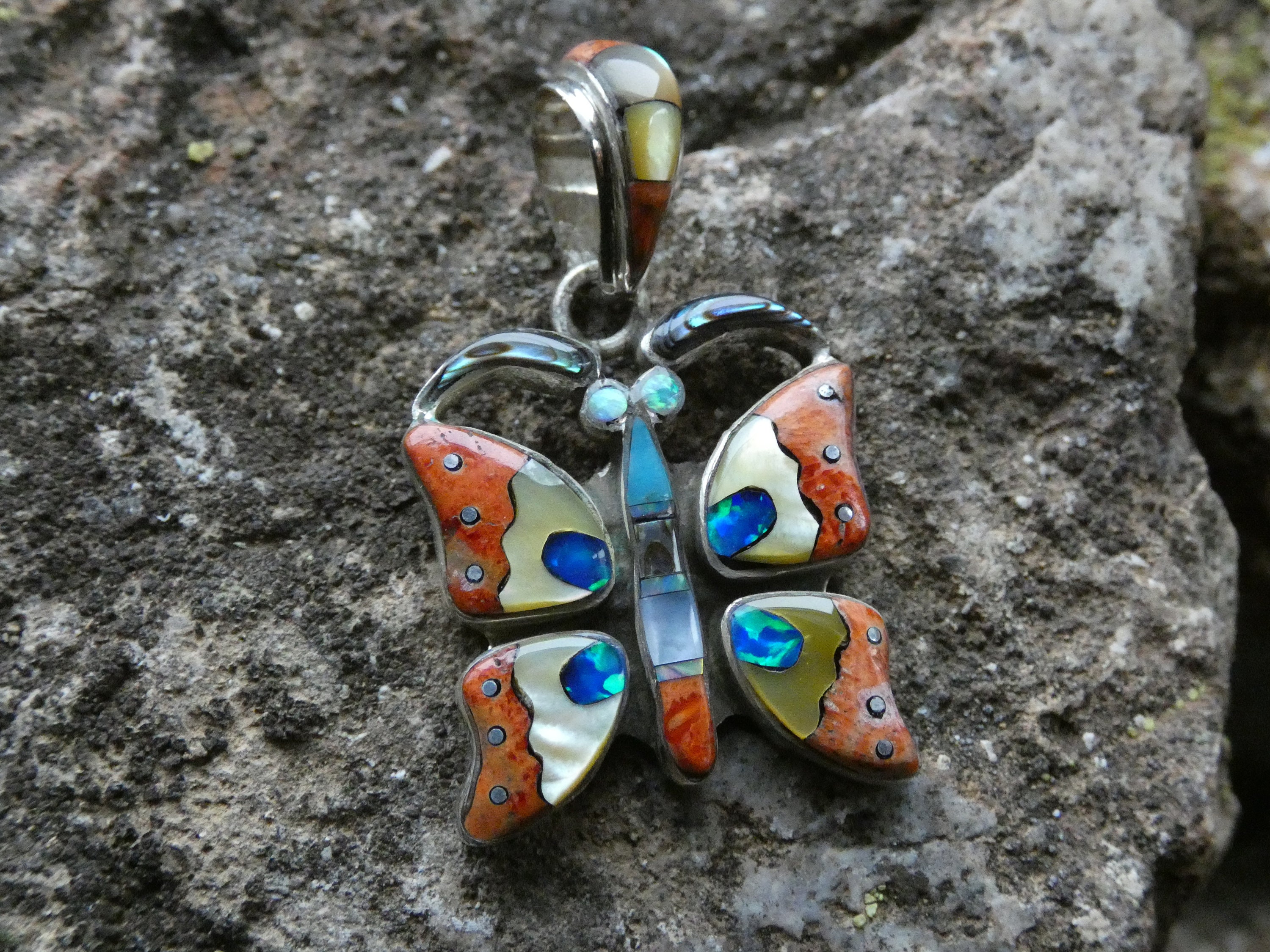 Antiker Multistein-Schmetterlings-Anhänger: Sterlingsilber-Halskette