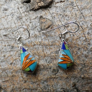Belle petite incrustation d'opales et de pierres précieuses du sud-ouest en argent sterling 925 faites main, fabriquées aux États-Unis, boucles d'oreilles en fil français, livraison gratuite, sac cadeau Ai80