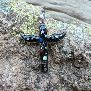 925 Plata de Ley Vibrante Galaxy Diseño Tótem Polo Nocturno Cielo Estrella Fugaz Micro Inlayed Multi Gemstone Colgante Artesanal Barco Libre W42