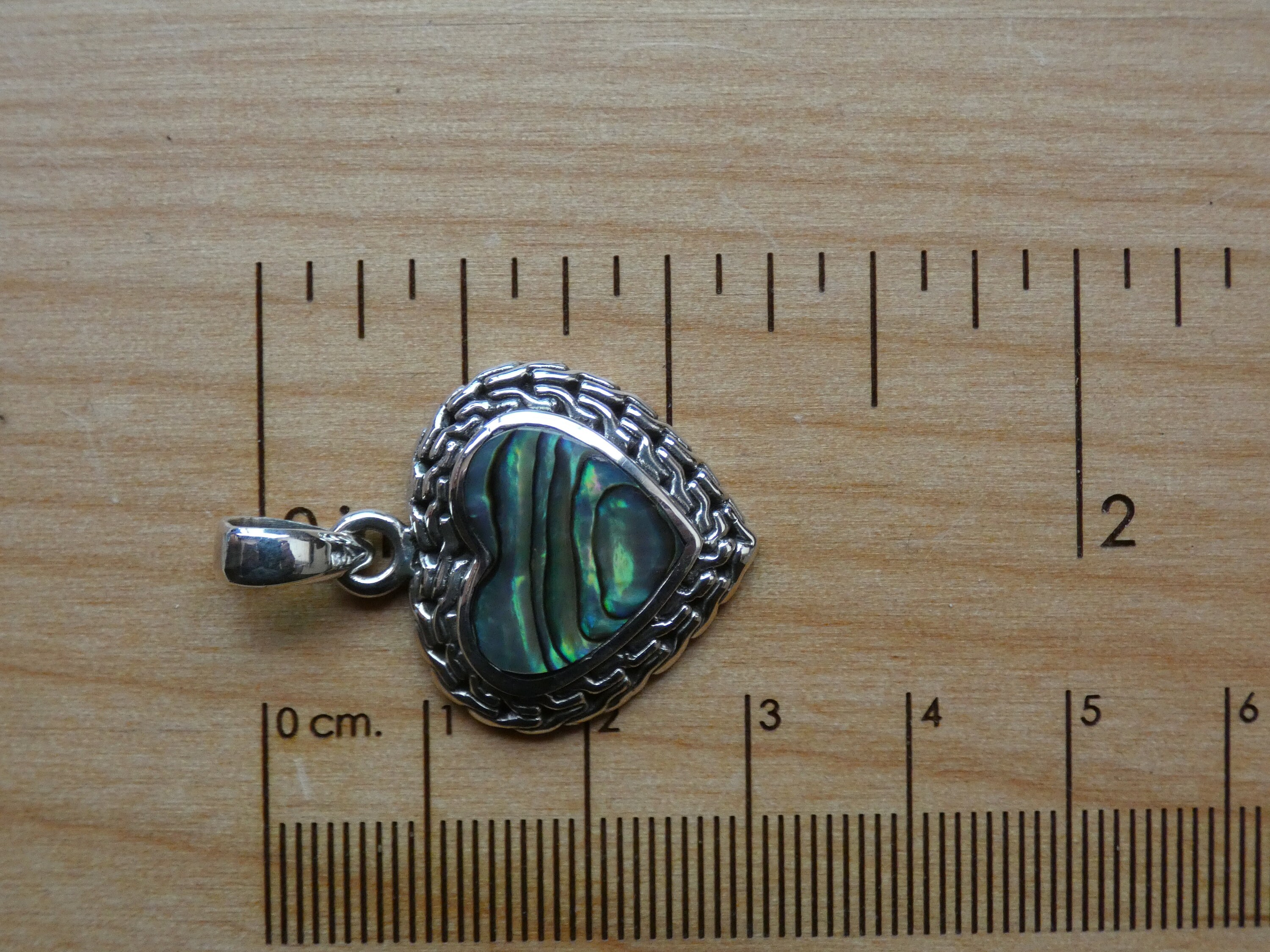 【数量限定】旧モデル在庫処分セールを開催します！ Rainbow Natural Albalone Sterling Pendant (love) Heart スマホアクセサリー