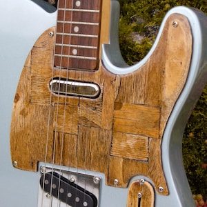 Golpeador + control artesanal, madera reciclada – Pieza única. Compatible con guitarras Telecaster  modernas y vintage (5 y 8 agujeros)